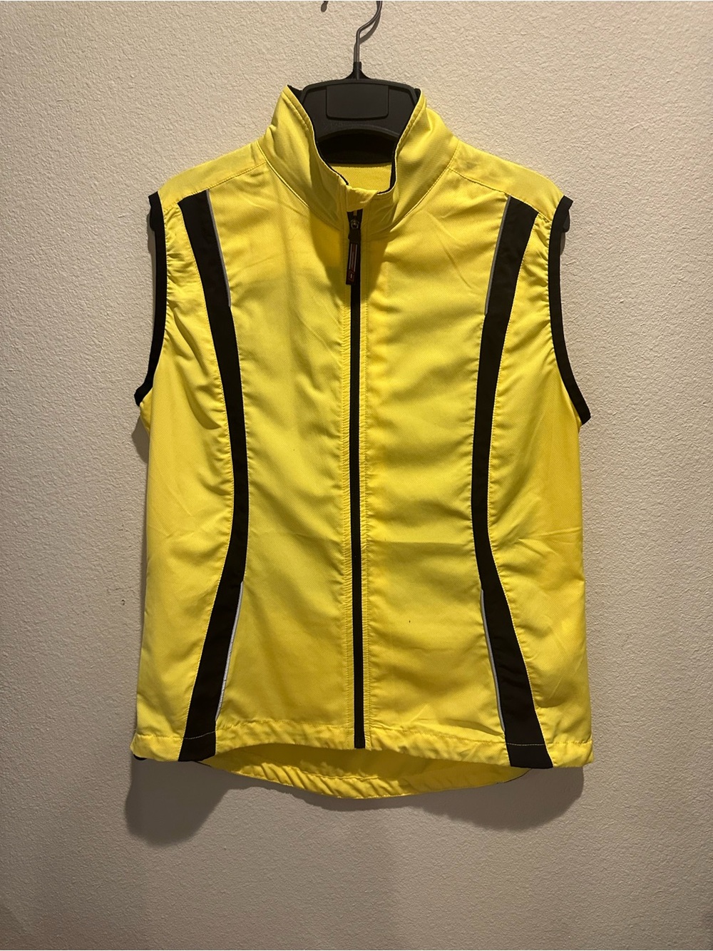 Bellwether Sleeveless Zip-Front Active Bicycling or Running Vest, Size M